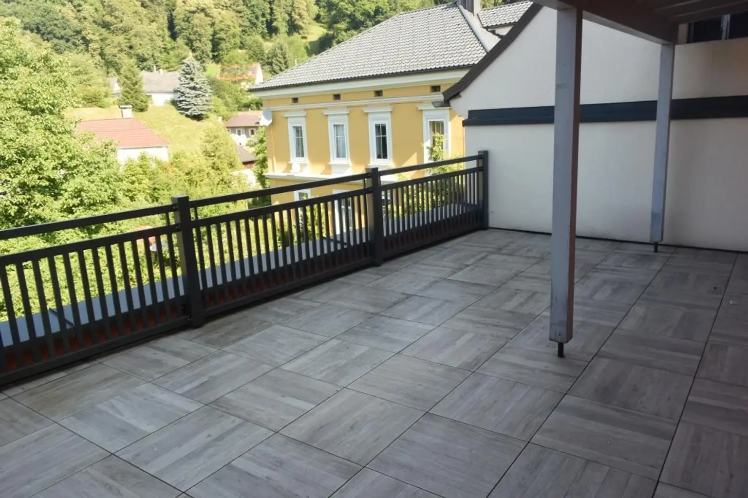 Großzügige Mieteinheit mit Terrasse