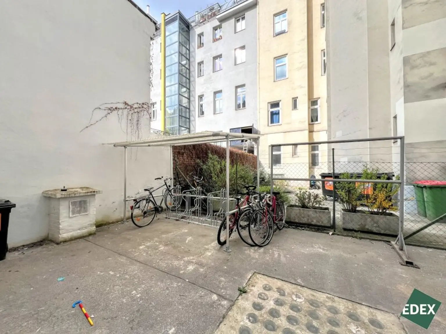 Altbauwohnung zum Sanieren – 48 m² mit Balkon im 3. Liftstock