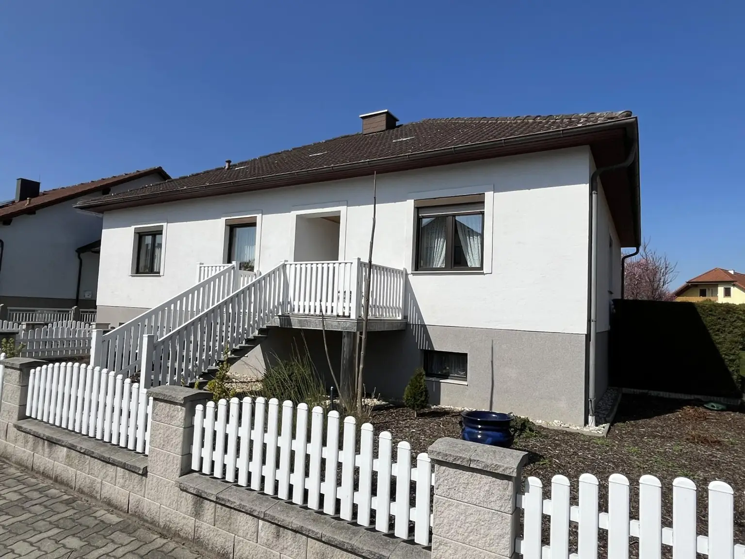 sehr gepflegte Liegenschaft