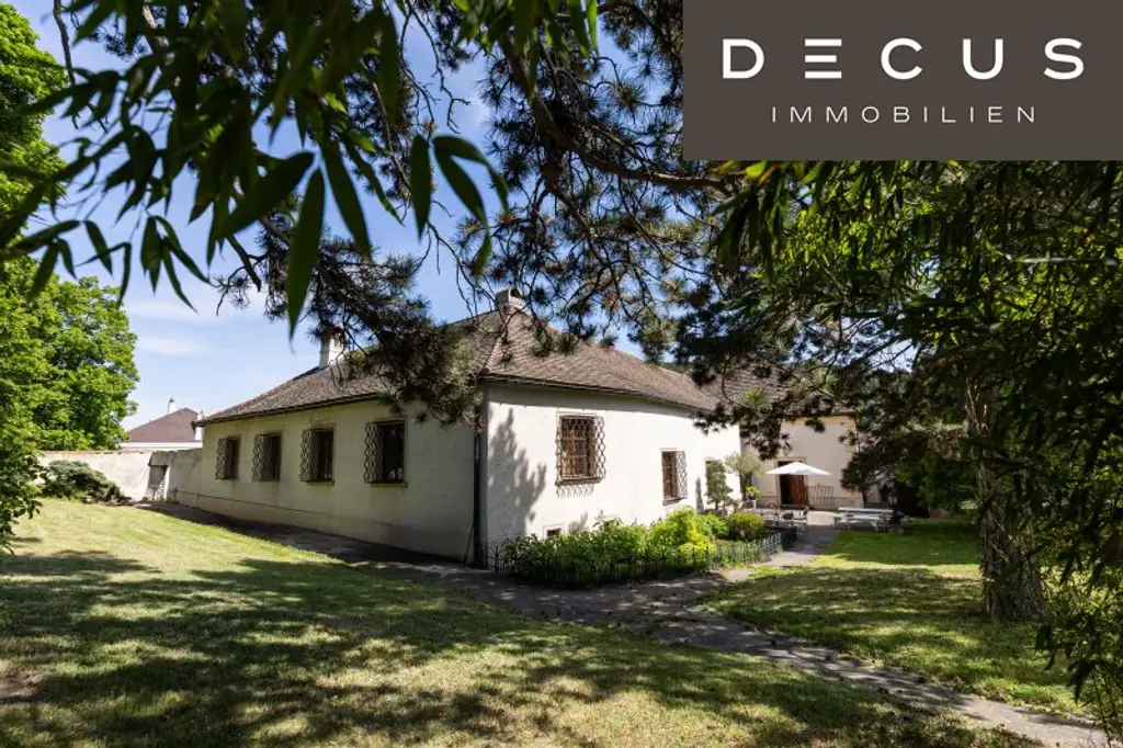 | VIERKANTHOF | HERRENHAUS  |  BURGÄHNLICHES HISTORISCHES WOHNOBJEKT MIT GARTEN IN ZENTRUMSLAGE  |