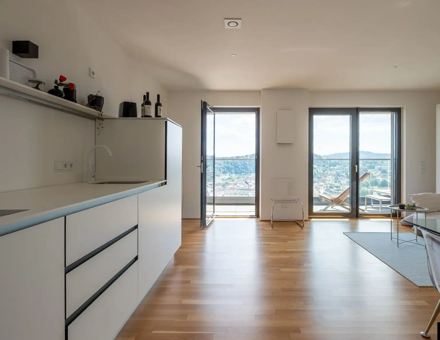 LINZ: Bruckner Tower. Sonniges Micro Loft mit traumhafter Aussicht