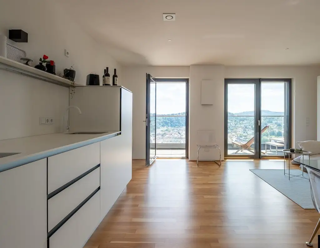 LINZ: Bruckner Tower. Sonniges Micro Loft mit traumhafter Aussicht