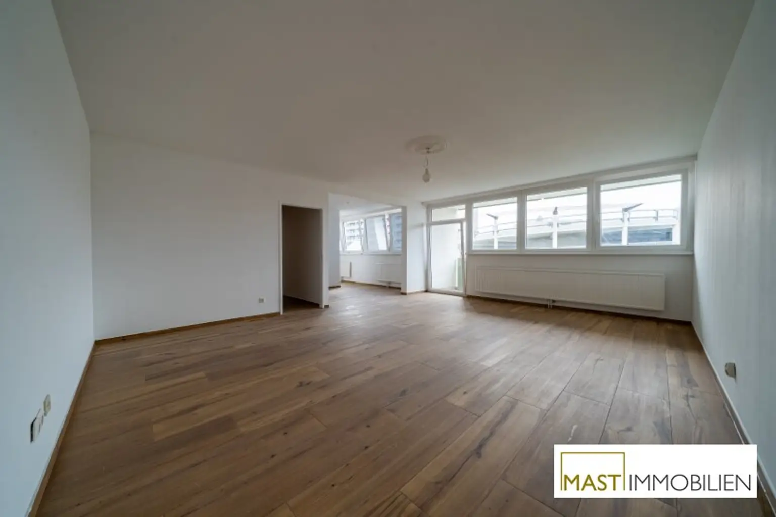 Zur Gänze sanierte 3 Zimmer-Wohnung mit großzügiger Loggia & Fernblick – Spitalgasse 1, Wiener Neustadt