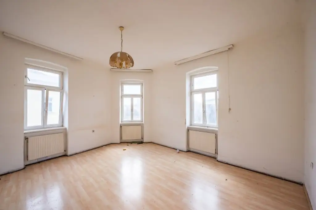 ++NEU++ sanierungsbedürftige 2,5-Zimmer Altbauwohnung