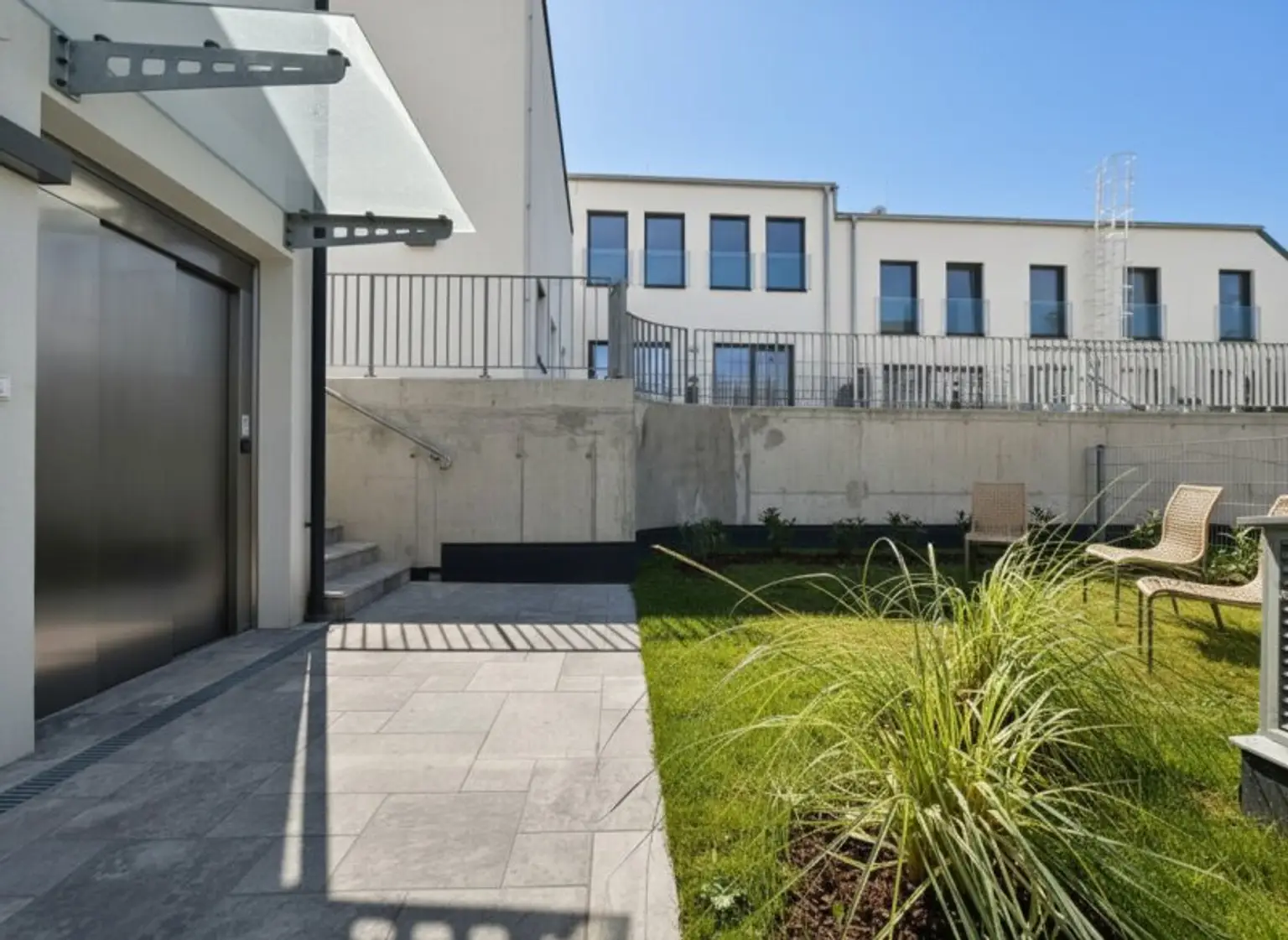 ! FRÜHJARSAKTION ! - EXKLUSIVES TOWNHAUS AUF EIGENGRUND IN WEIDLING – NATURNAHES WOHNEN MIT STIL - FÜR MENSCHEN MIT ANSPRUCH