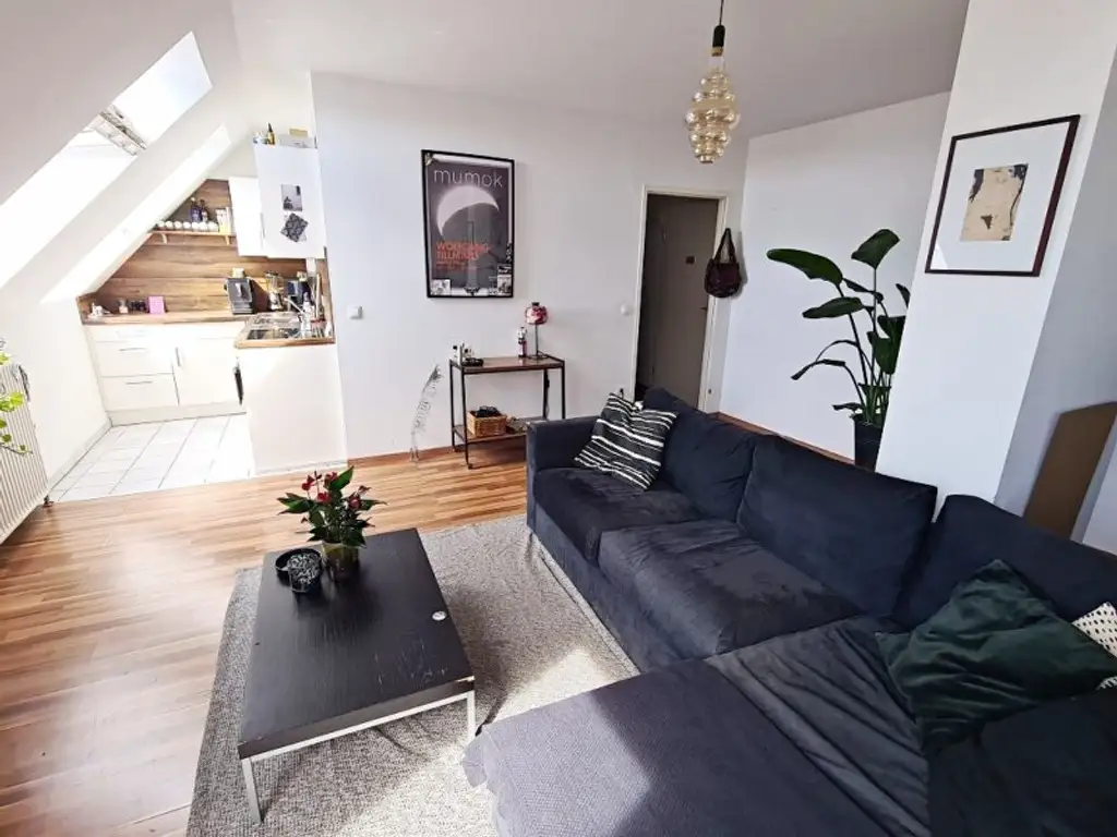 DACHGESCHOSS, U3-NÄHE, 55 m2 Maisonette, 2 Zimmer, Kochnische, Duschbad, Fernblick, Meiselstraße