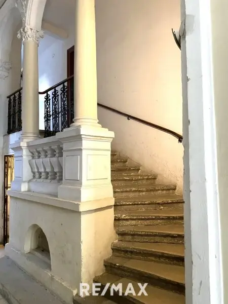 Erstbezug nach Sanierung - Altbau-Flair in AKH/U6-Nähe!