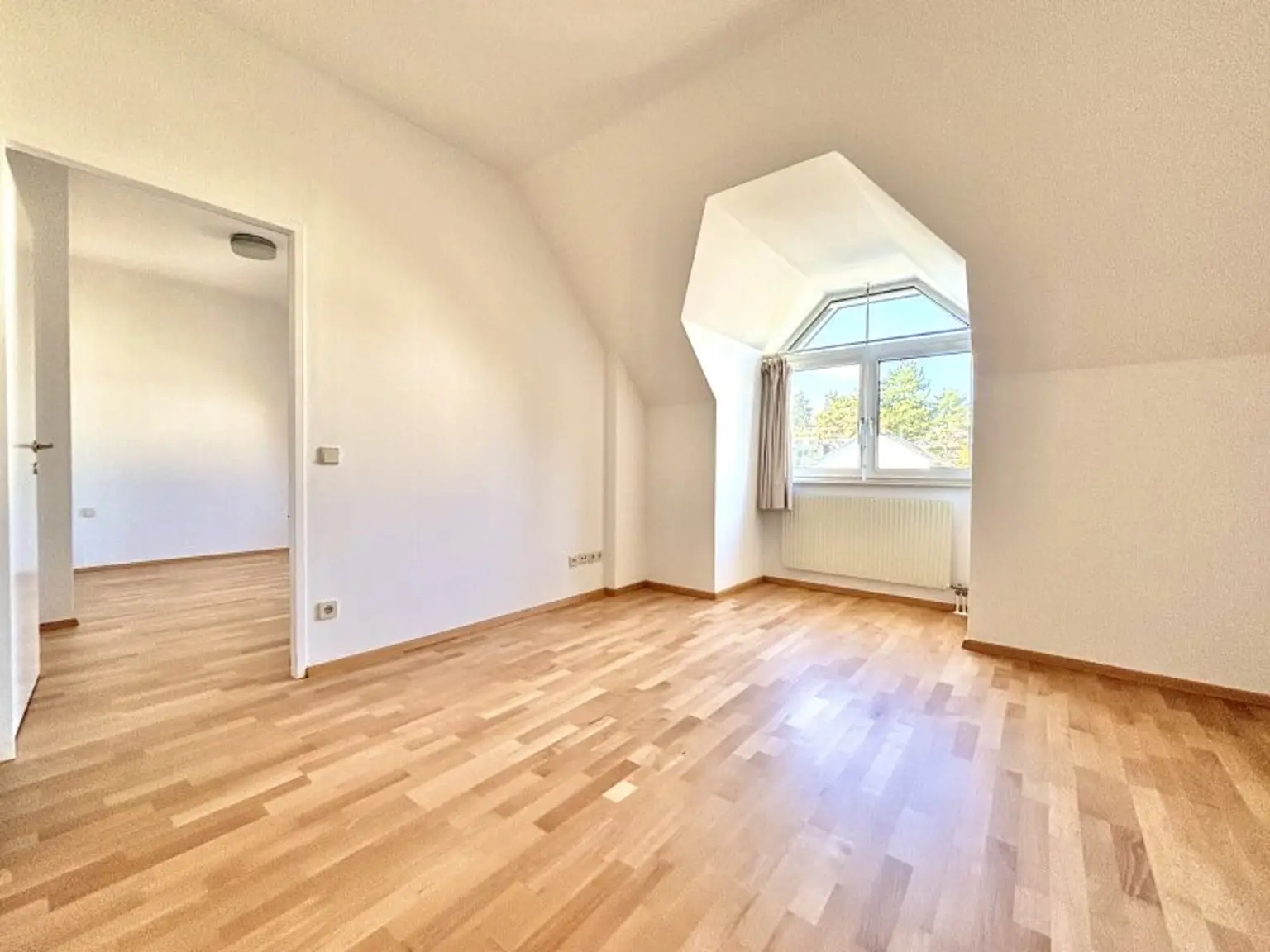 Nähe Sonnbergmarkt/Obkirchergasse | Balkon mit Fernblick ins Sieveringer-Viertel | inkl. Tiefgaragenstellplatz