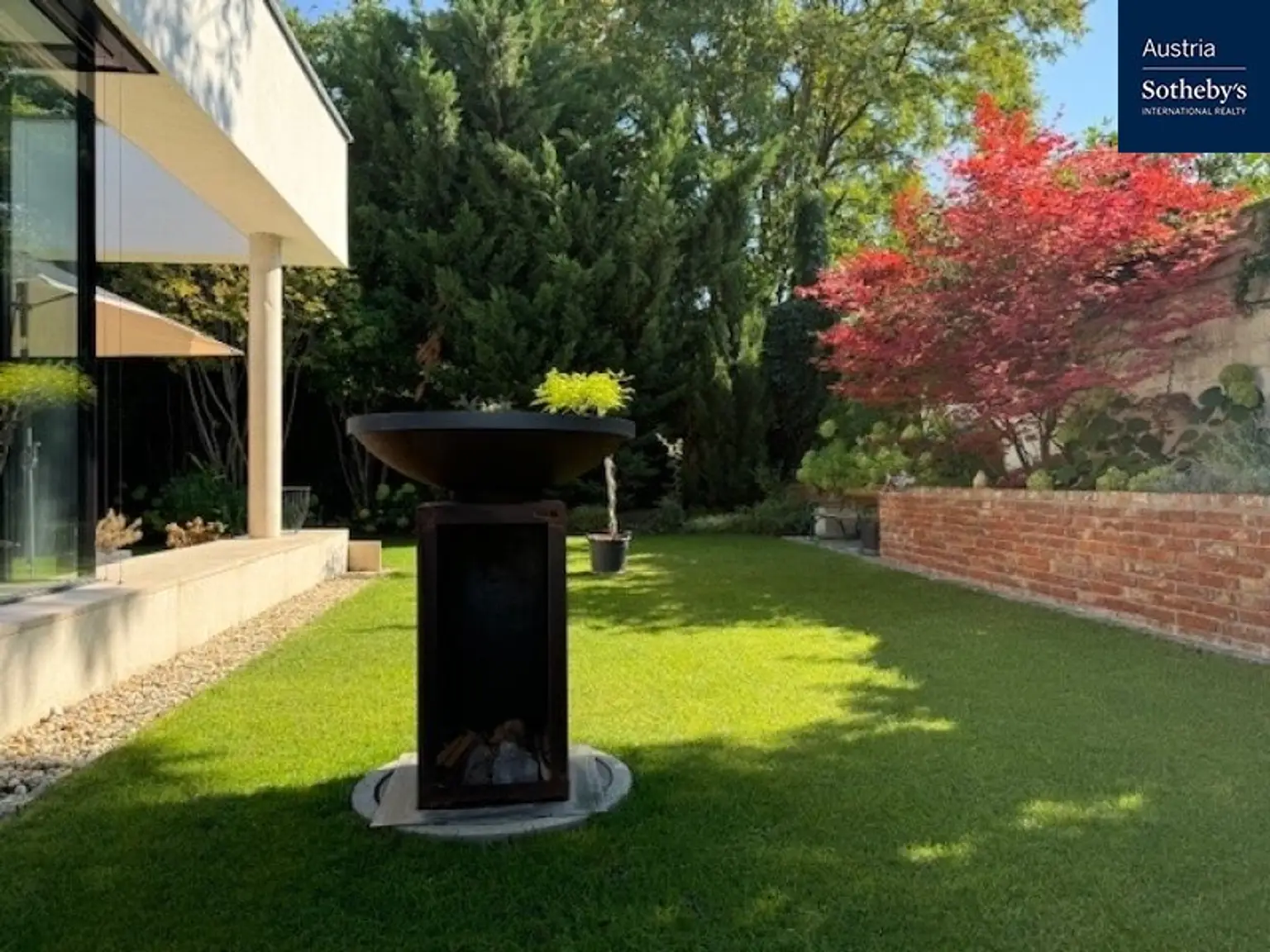 Privatsphäre & Perfektion – Architektenvilla mit Garten, drei Terrassen & Homeoffice