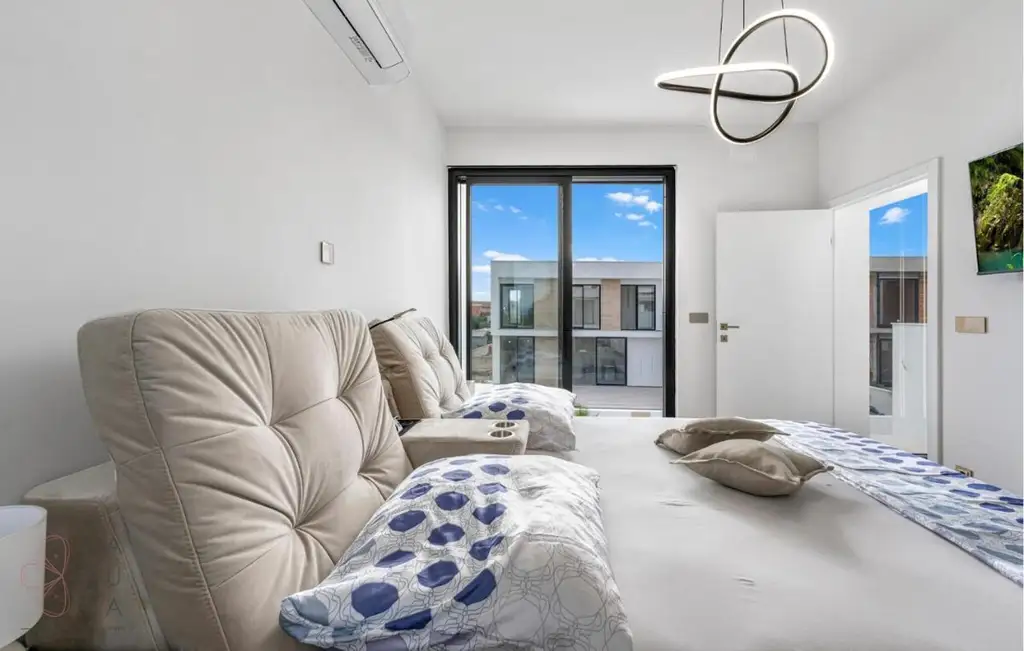 Elegante Villa in Tribunj – Mediterranes Leben mit Investitionswert