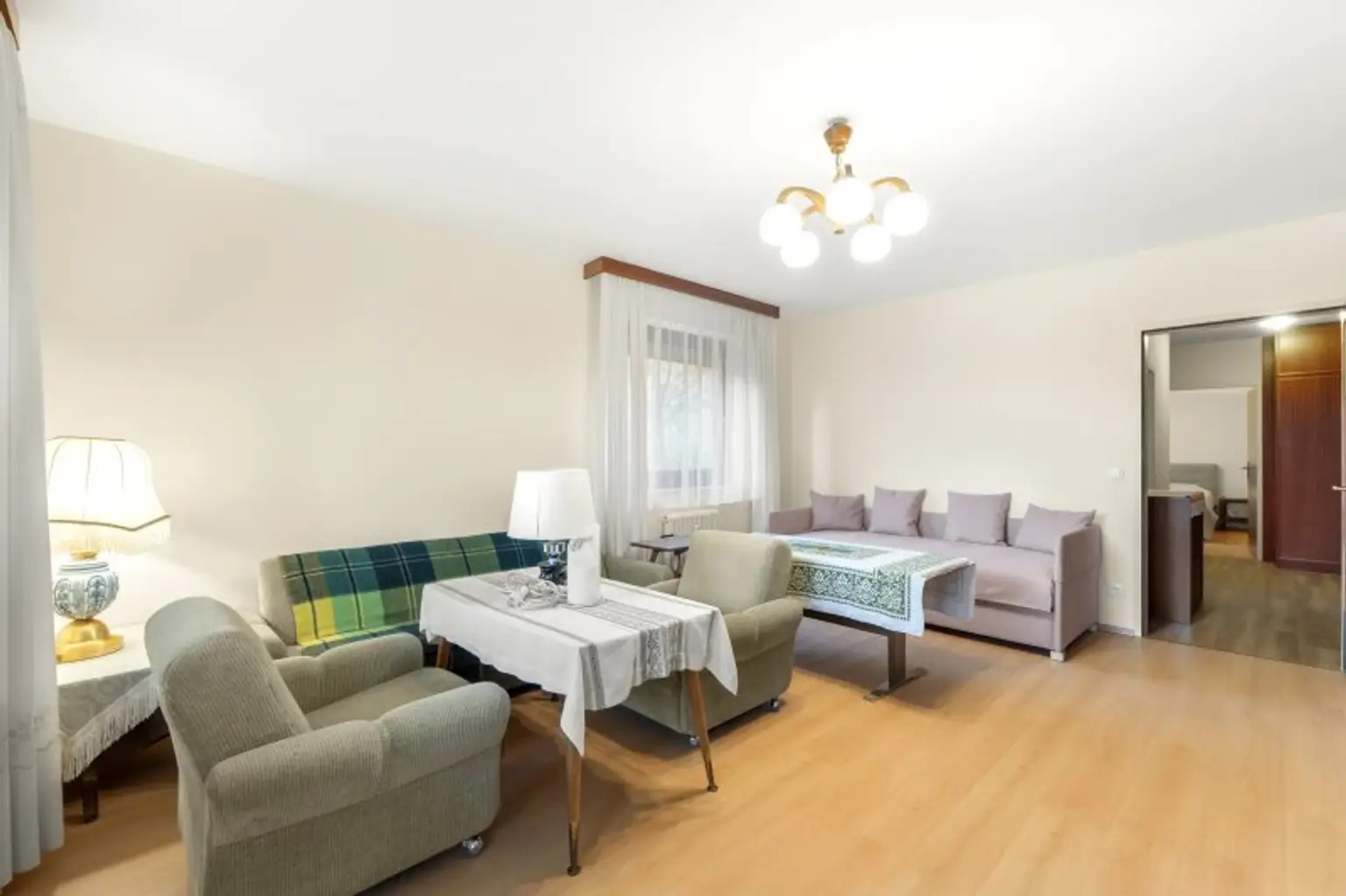 Schöne, sonnige und ruhige 3 Zi Wohnung 81,00m² mit Terrasse und Garage am Spitalberg - Aussichtslage