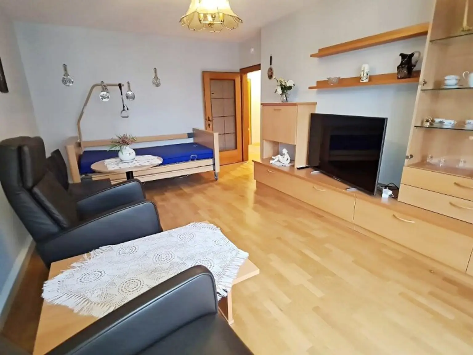 FAMILIENHIT, ENKPLATZ, gepflegte 113 m2 Neubau mit Loggia, 4 Zimmer, Küche, 2 Bäder, teilmöbliert, 3. Liftstock, U3-Nähe