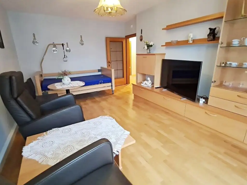 FAMILIENHIT, ENKPLATZ, gepflegte 113 m2 Neubau mit Loggia, 4 Zimmer, Küche, 2 Bäder, teilmöbliert, 3. Liftstock, U3-Nähe
