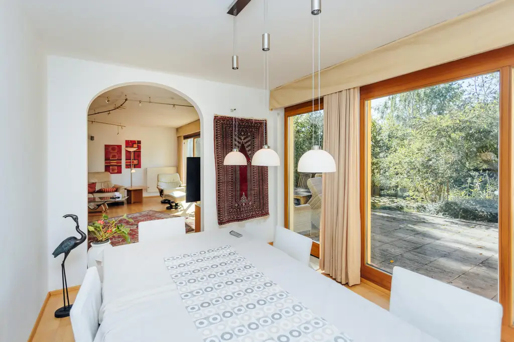 Großzügiges Einfamilienhaus mit Schwimmteich in Weinitzen - ländliche Geborgenheit trifft modernen Wohnkomfort