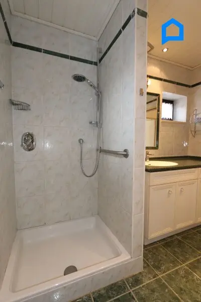 Sehr gepflegtes großzügiges Eckreihenhaus , Garten, Pergola, Terrasse, 4,5 Zimmer, plus Kellerräume, Garage