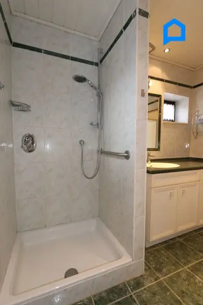 Sehr gepflegtes großzügiges Eckreihenhaus , Garten, Pergola, Terrasse, 4,5 Zimmer, plus Kellerräume, Garage