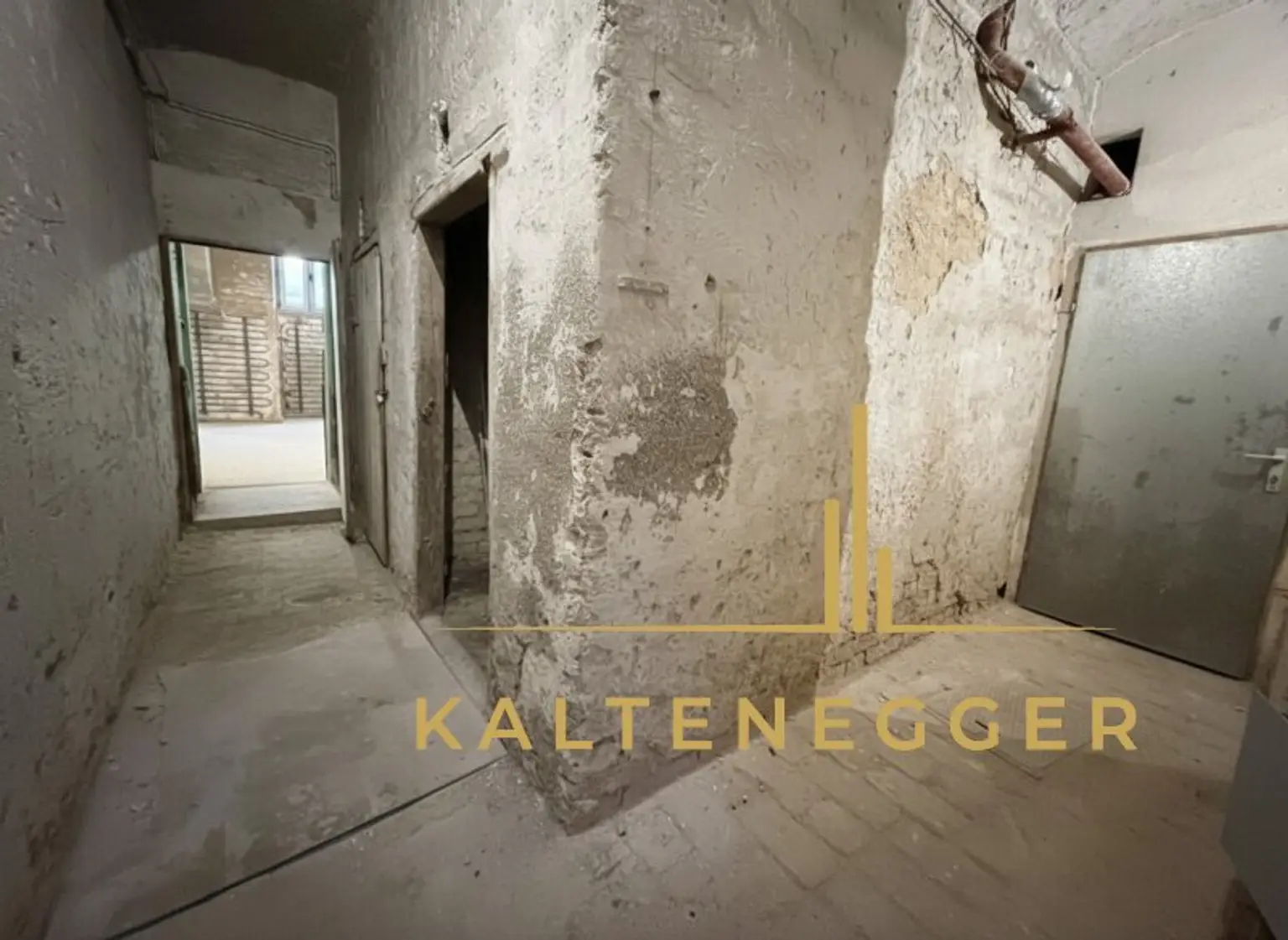 Gang zu den Nebenräumen