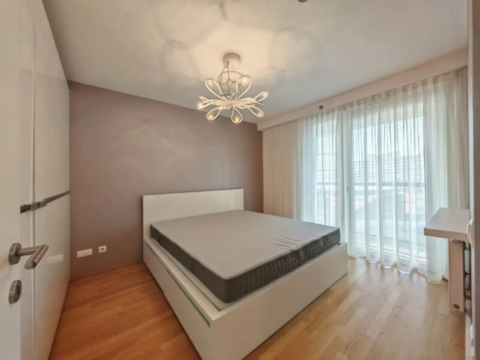 Möblierte 2-Zimmer-Wohnung im 10. Liftstock