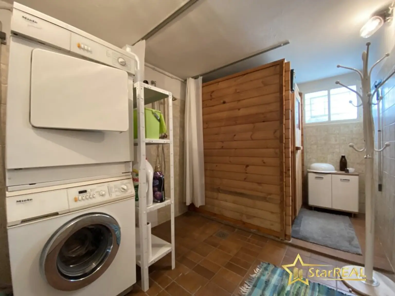 4 ZIMMER WOHNUNG IN 1130 WIEN! RENOVIERTER ZUSTAND. GEMEINSCHAFTSGARTEN.