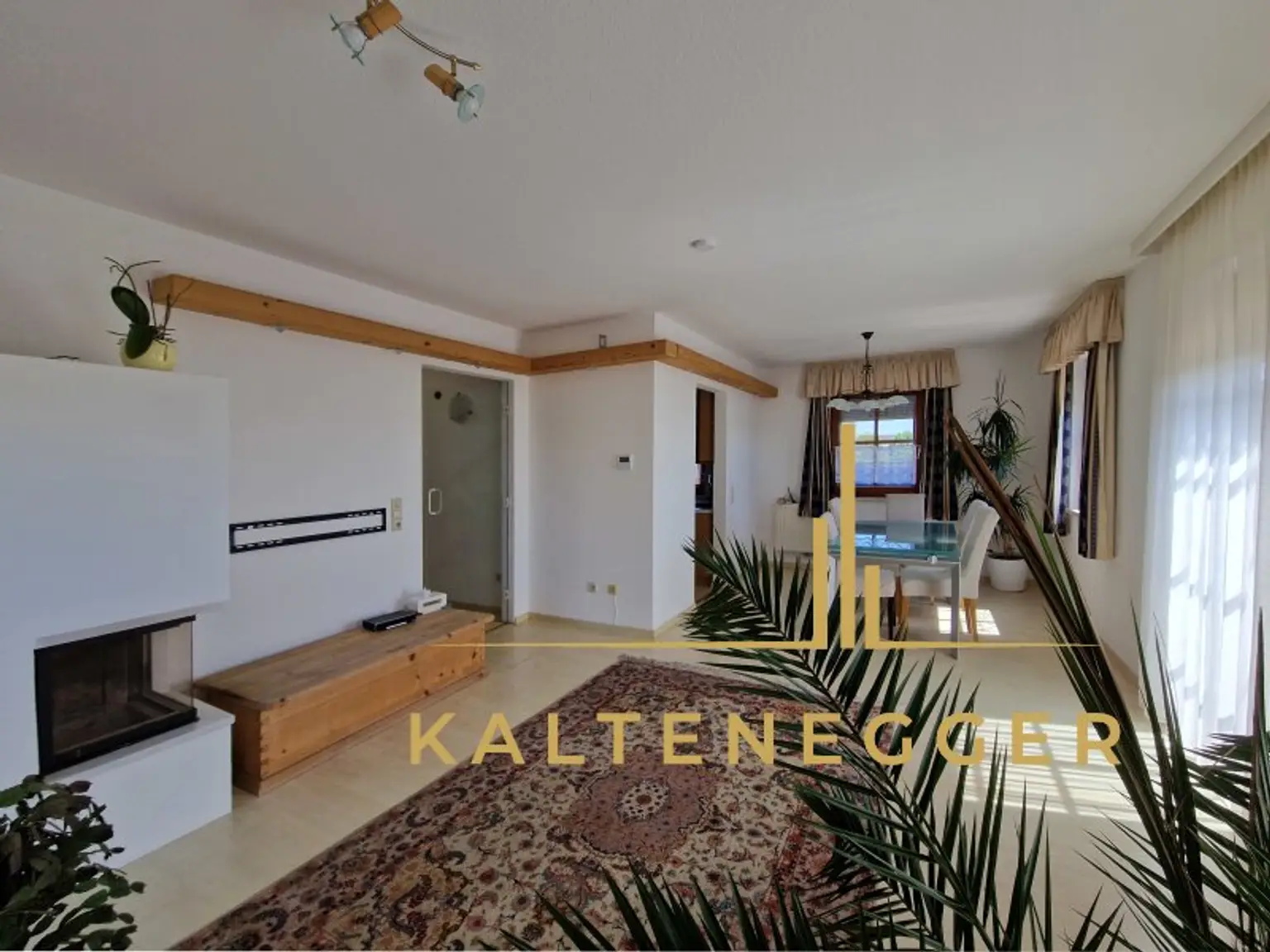 EG: Wohn-, Esszimmer ca. 27,31 m²