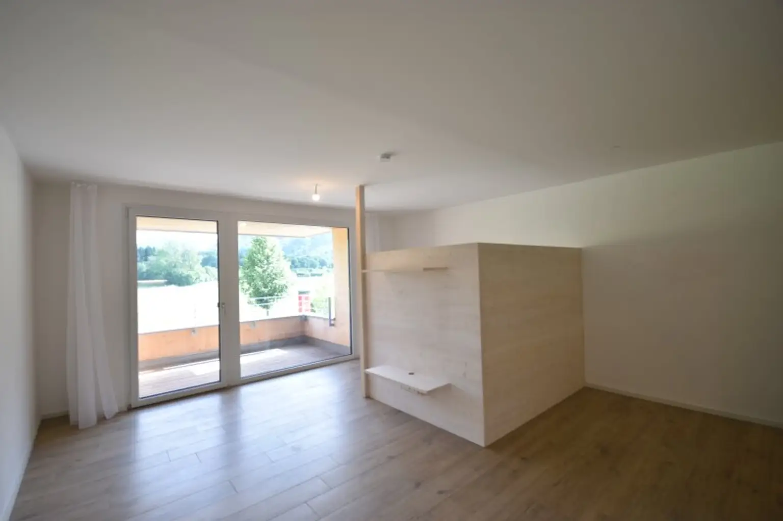 Wohn-, Koch-, Ess-, Schlafbereich - Modernes und geräumiges Appartement mit großer Loggia und Bergblick