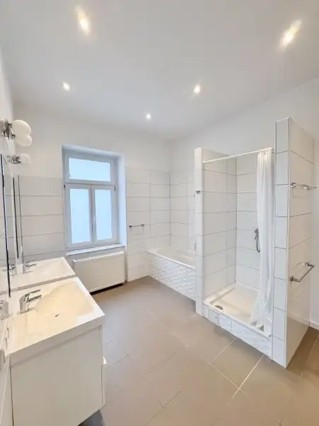 Repräsentatives Altbaubüro mit 2 Balkonen und Blick auf das Stift Klosterneuburg