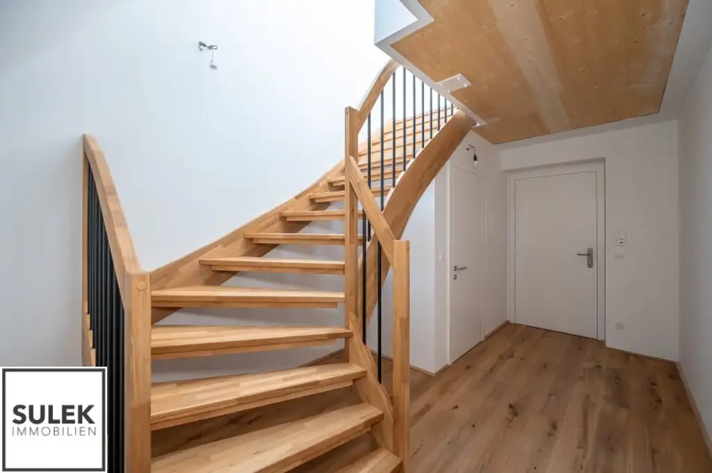 traumhafter 2-Zimmer-DG-Erstbezug mit hofseitiger Terrasse