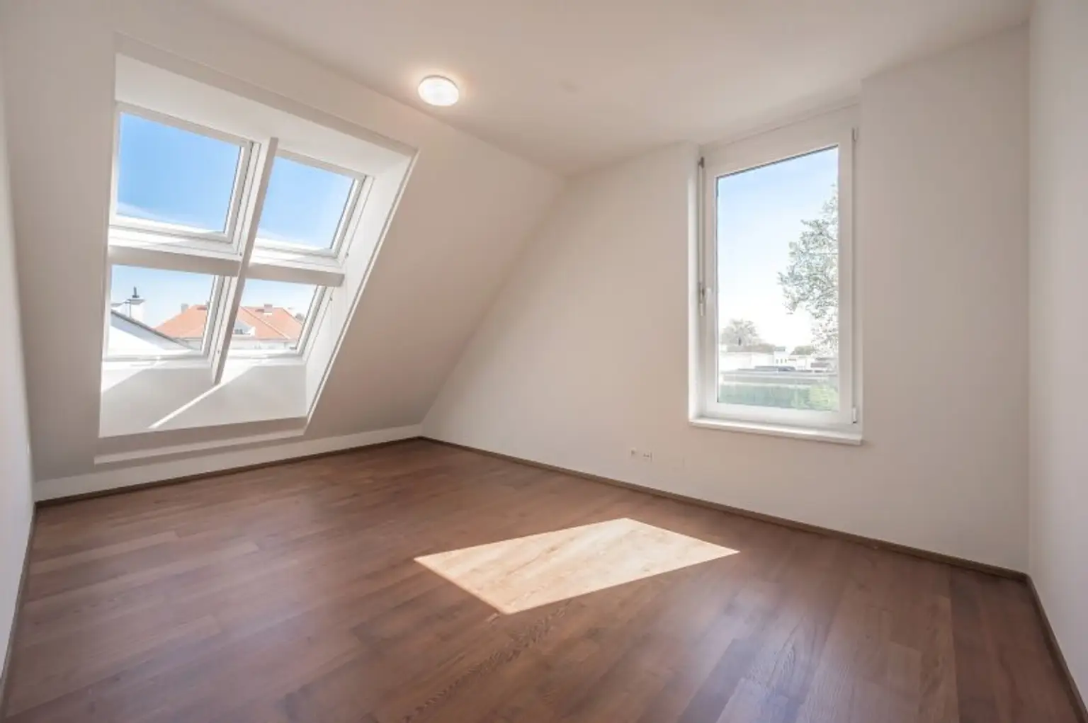 Panoramaliebling: Luxuriöse DG-Wohnung mit Dachterrasse und Fernblick