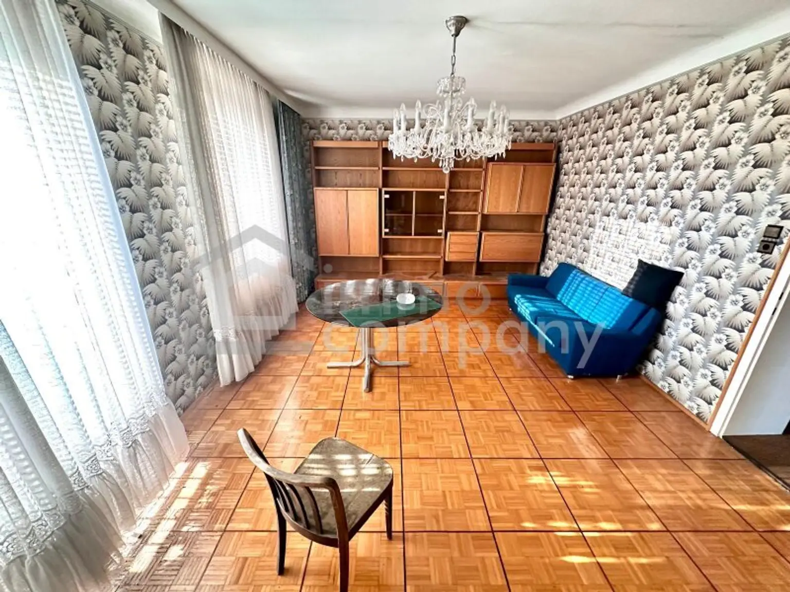 Traumhaftes Einfamilienhaus in Lassee: 9 Zimmer, Garten, Balkon und mehr!