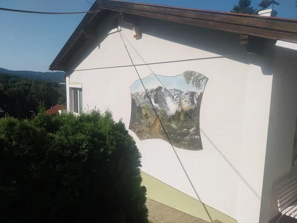 Sehr gepflegtes Einfamilienhaus, idyllische Grünlage in 3032 Eichgraben zu kaufen.