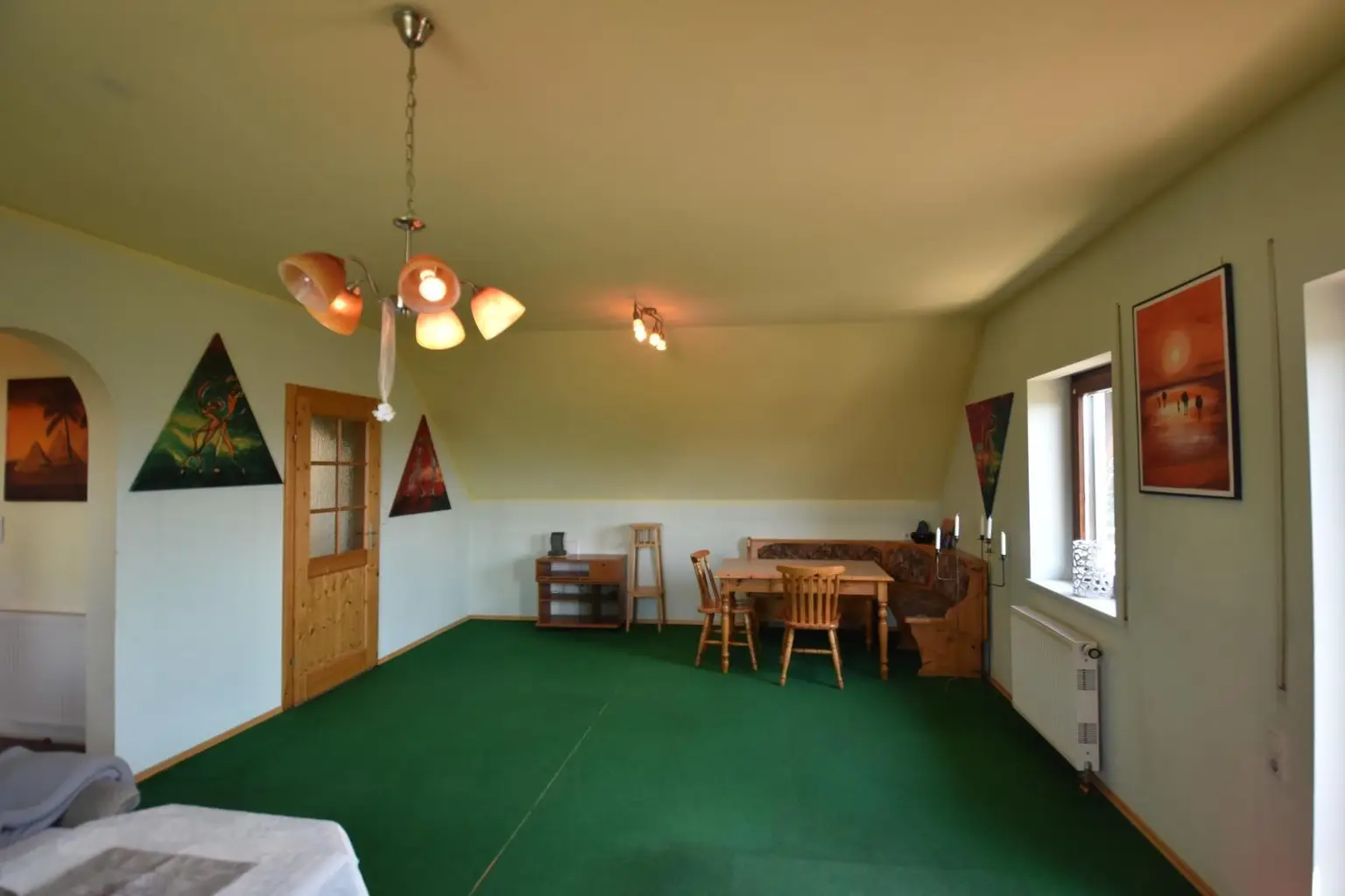 Großzügiges Wohnhaus mit zwei Wohneinheiten