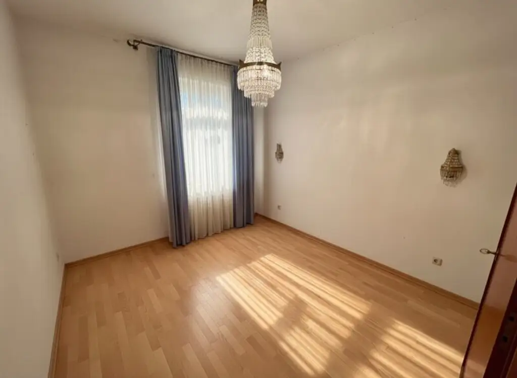 Wohnglück mit Garten & Pool – Charmante 5-Zimmer Wohnung in Ruhelage