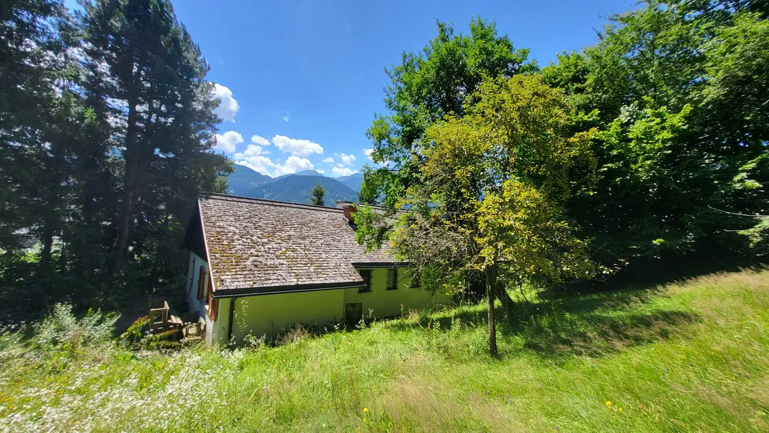 Einzigartiges Einfamilienhaus mit großem Grundstück in sonniger Lage!