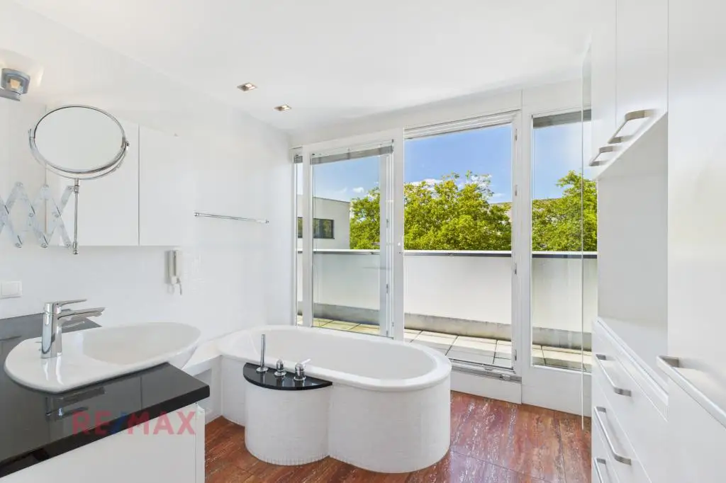 Innenstadt-Luxus: 247 m² pure Eleganz auf zwei Wohnebenen
