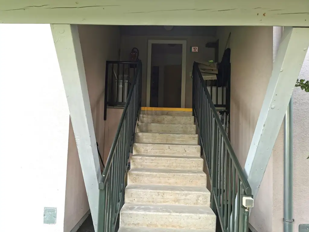 Charmante 2-Zimmer-Wohnung mit Balkon im Grünen