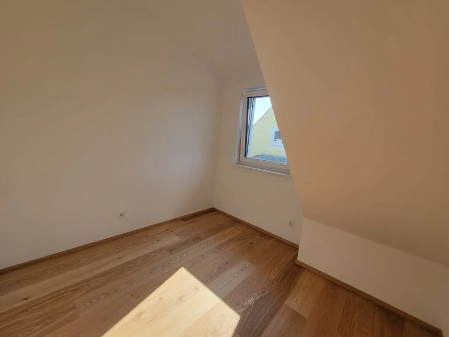 ERSTBEZUG!! MODERNES EINFAMILIENHAUS AM NÖRDLICHEN STADTRAND VON WIEN - 1210 WIEN LEOPOLDAU.