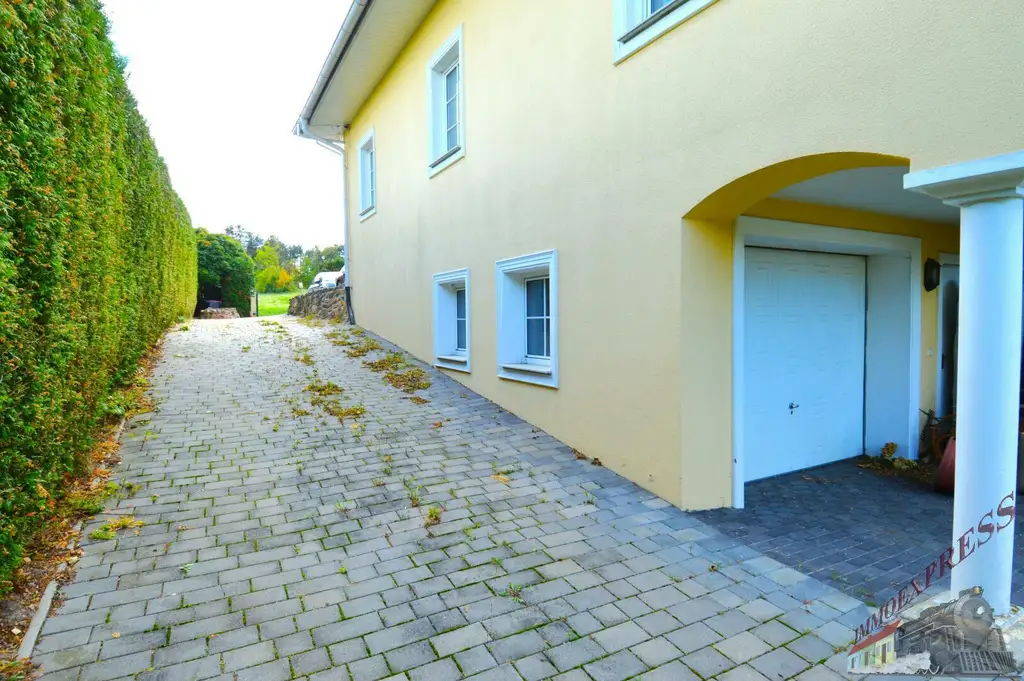 Repräsentatives Einfamilienhaus im italienischen Stil auf ca. 2.711 m²
