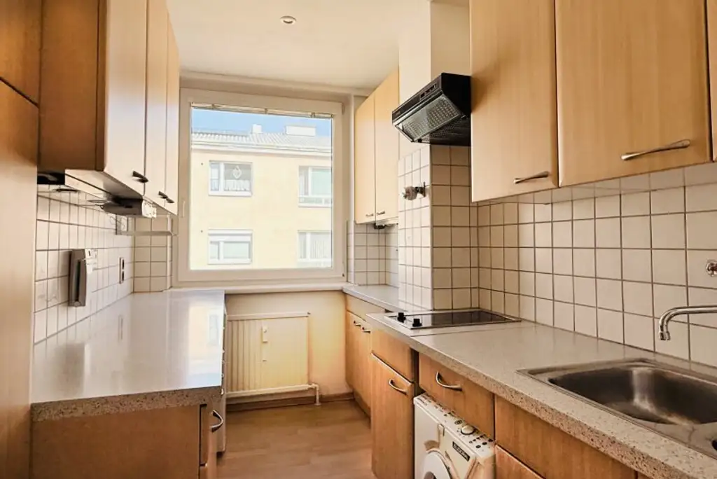 Sehr gut aufgeteilte 2 Zimmer Wohnung mit separater Küche