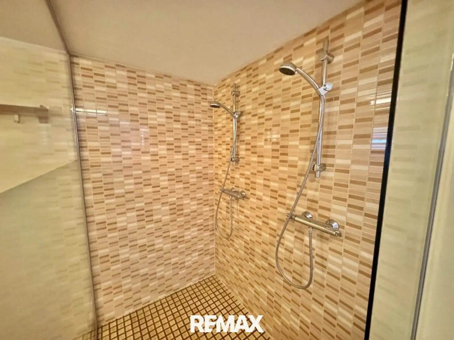 KG Badezimmer Dusche