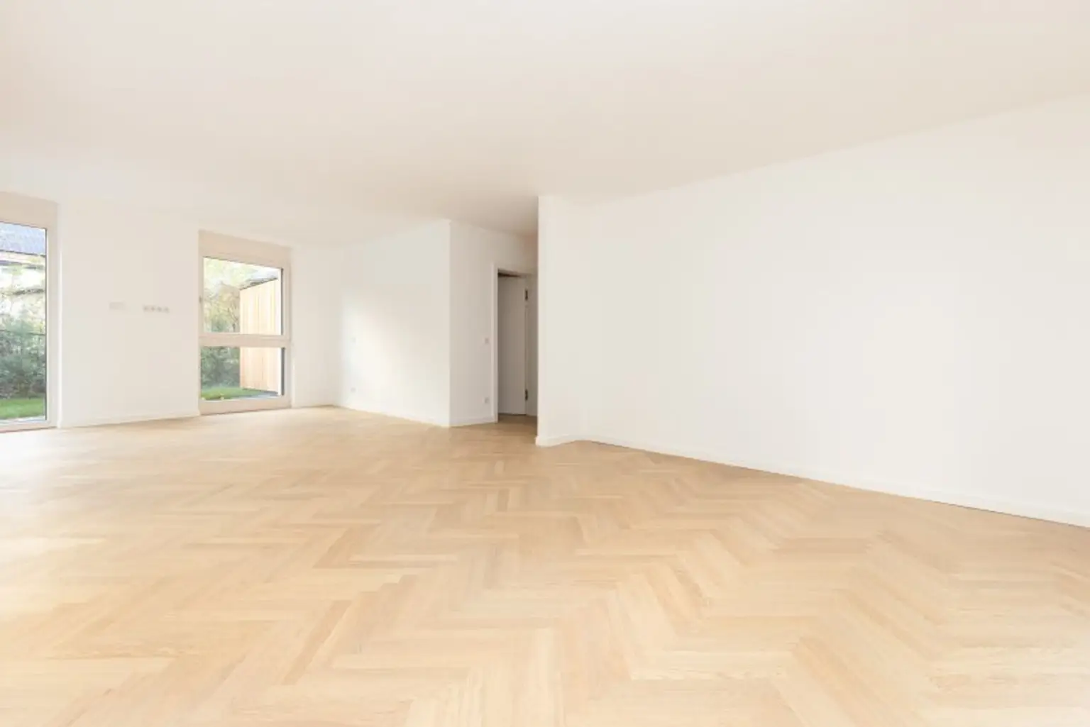 EXKLUSIVE GARTENWOHNUNG IN HIETZING MIT SALZWASSER-POOL UND SAUNA