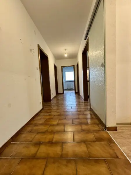 *geräumige 3 Zimmer Wohnung mit extra Küche und Balkon!  Super schöne Aussicht inkludiert!