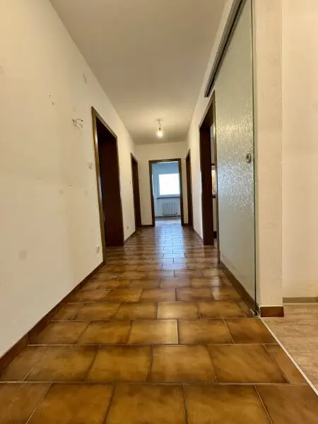 *geräumige 3 Zimmer Wohnung mit extra Küche und Balkon!  Super schöne Aussicht inkludiert!