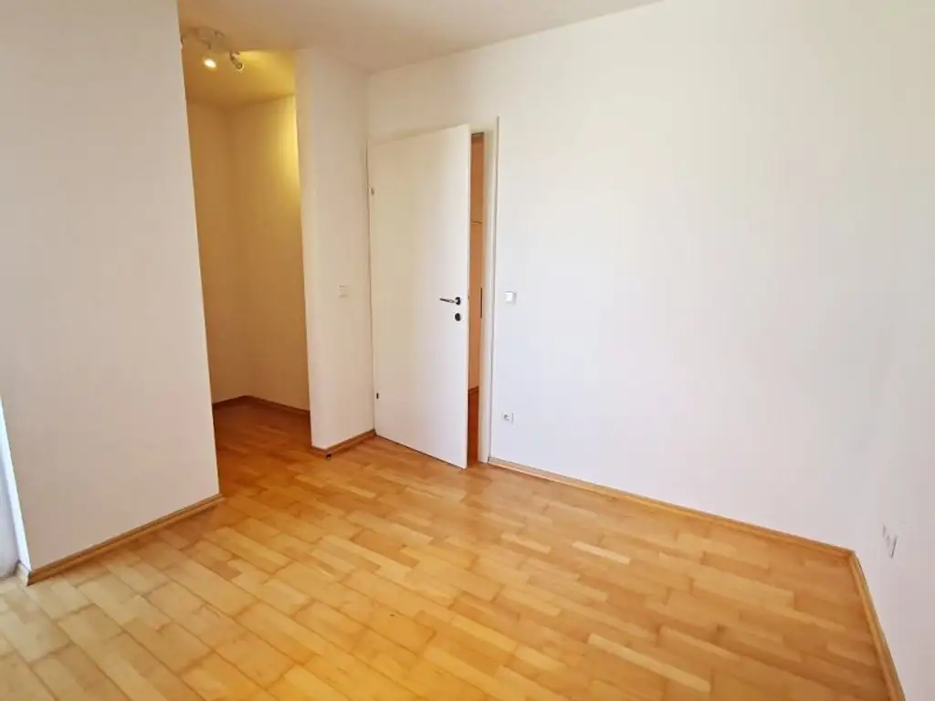 DACHGESCHOSS, Daringergasse, sonnige 76 m2 Neubau mit 6 m2 Balkon, 2 Zimmer, Wohnküche, Wannenbad, Parketten, Grünblick