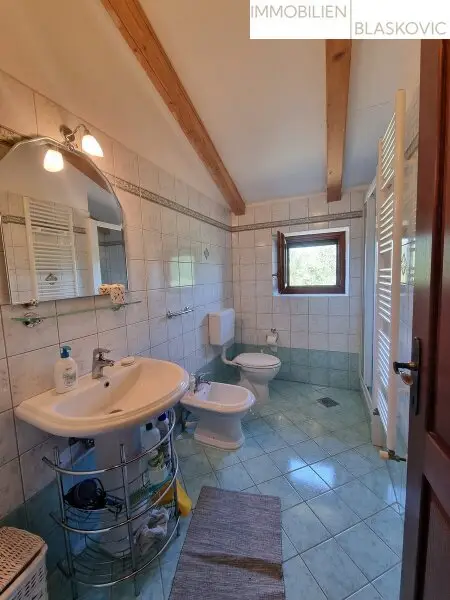 Rarität - Steinhaus auf einem Grundstück mit 17.700 m2 - teilweise touristische Zone!!