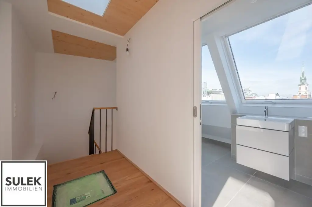 Erstbezug mit weitläufigem & lichtdurchfluteten Wohnbereich, sowie 2 hofseitigen Freiflächen