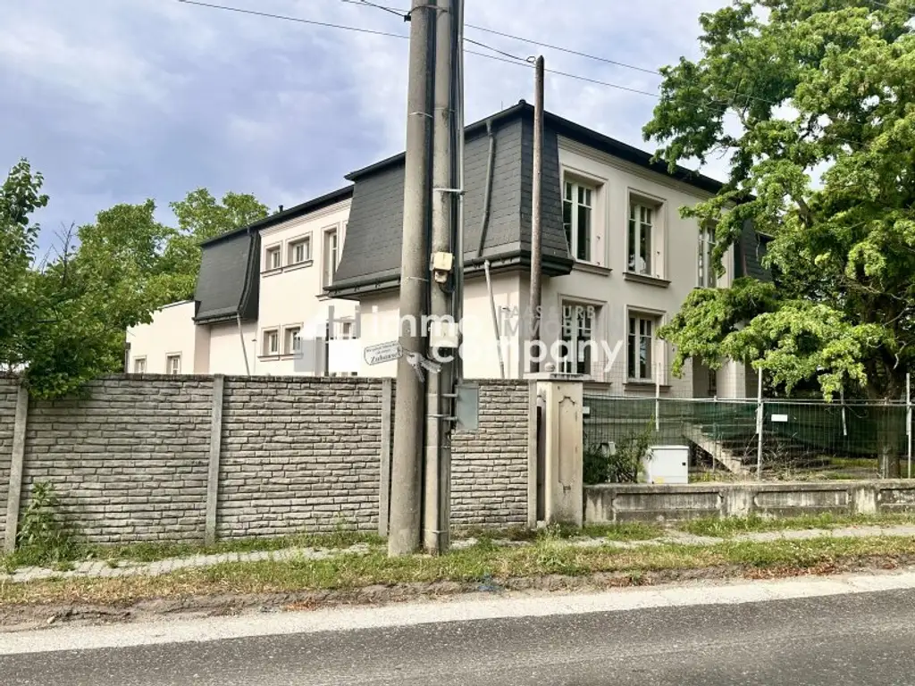 Luxuriöse Villa in Hamuliakovo: 600m², 14 Zimmer, Erstbezug mit Stadt- und Grünblick!