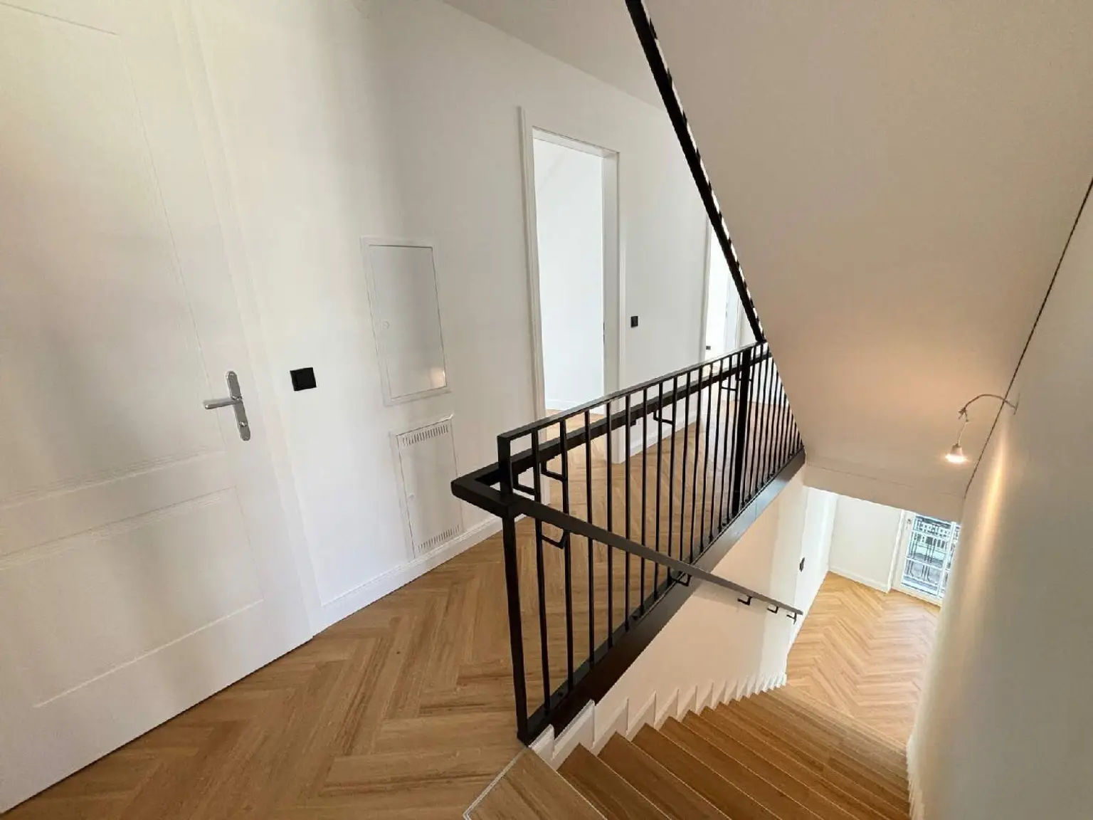 Stilvolle Dachmaisonette mit 3 Terrassen in neu errichteter Stilvilla + Garage 1180 Wien
