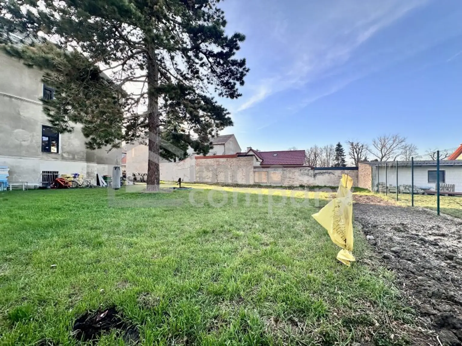 Attraktives Mehrfamilienhaus, Baugrund,  mit großem Potenzial