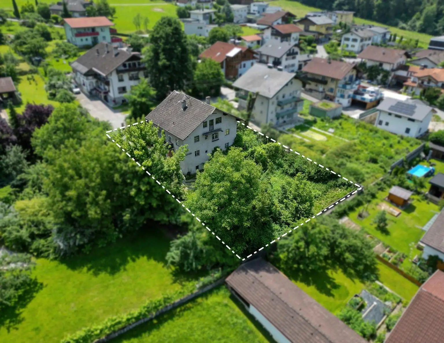 Traumhaftes Grundstück mit flexiblen Möglichkeiten und Altbestand in Stams zu verkaufen!