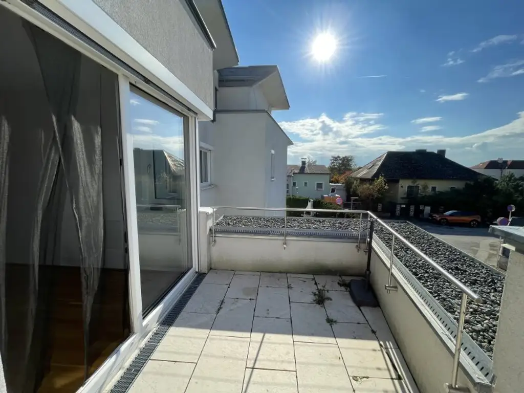 TOP 2-ZIMMMER-WOHNUNG ++ TERRASSE MIT FERNBLICK/GARAGE ++ NÄHE SCHWECHAT!